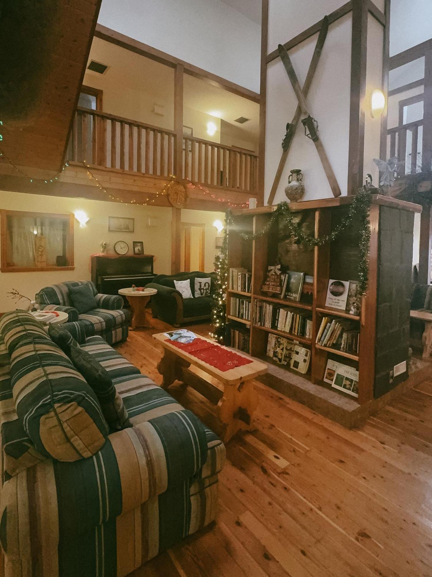 Alpine Meadows Lodge Голден Екстер'єр фото