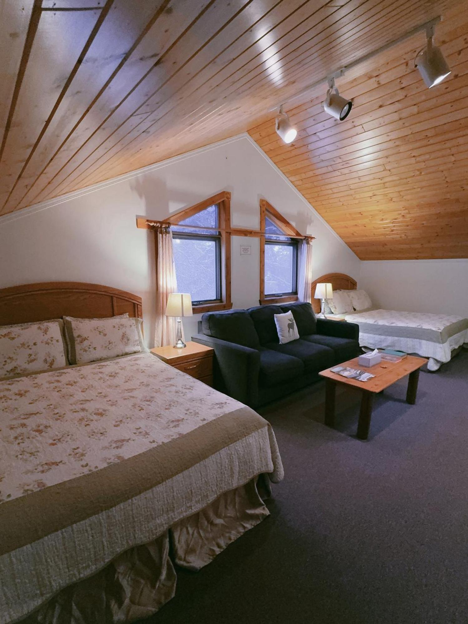 Alpine Meadows Lodge Голден Екстер'єр фото