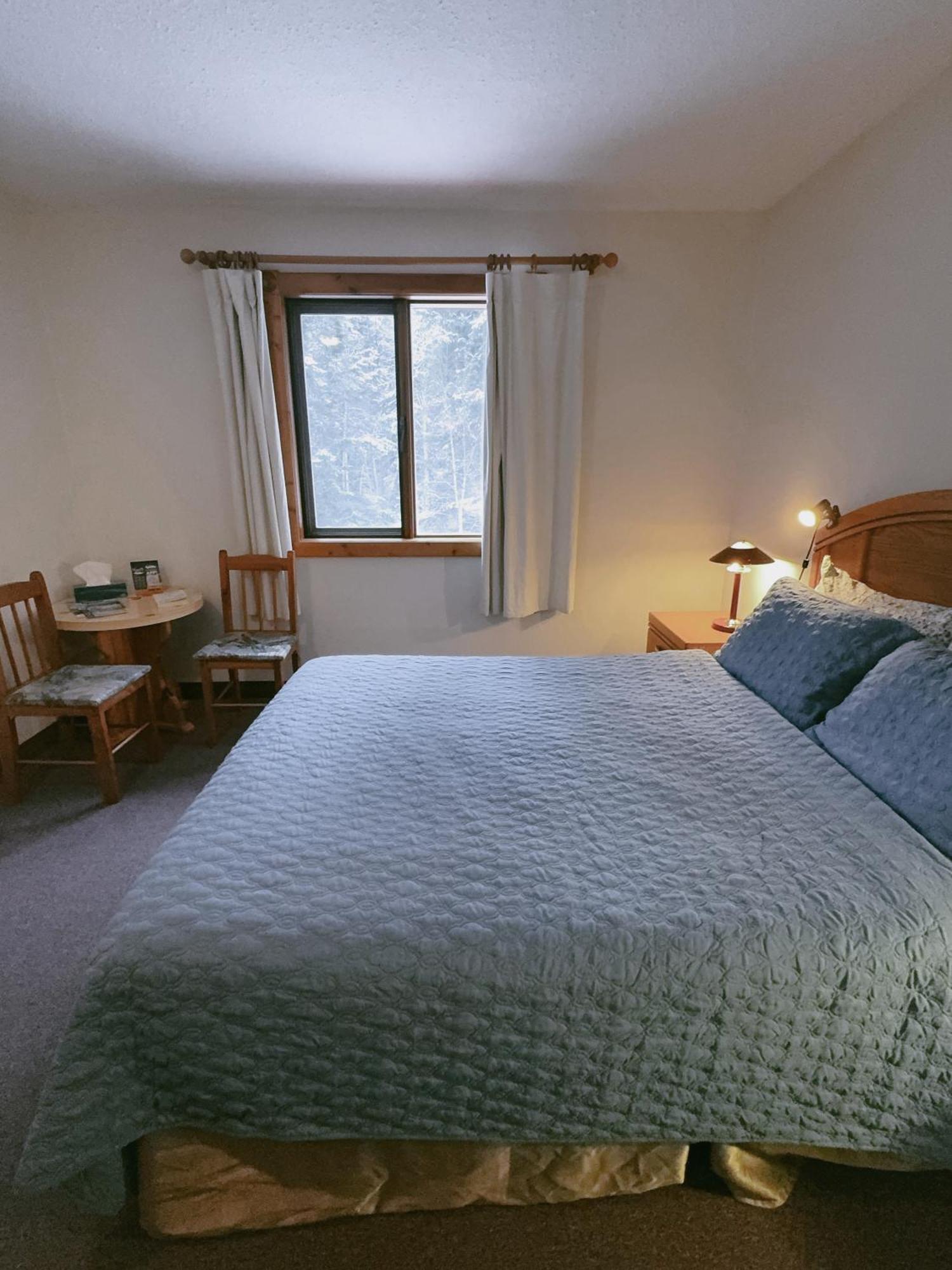 Alpine Meadows Lodge Голден Екстер'єр фото