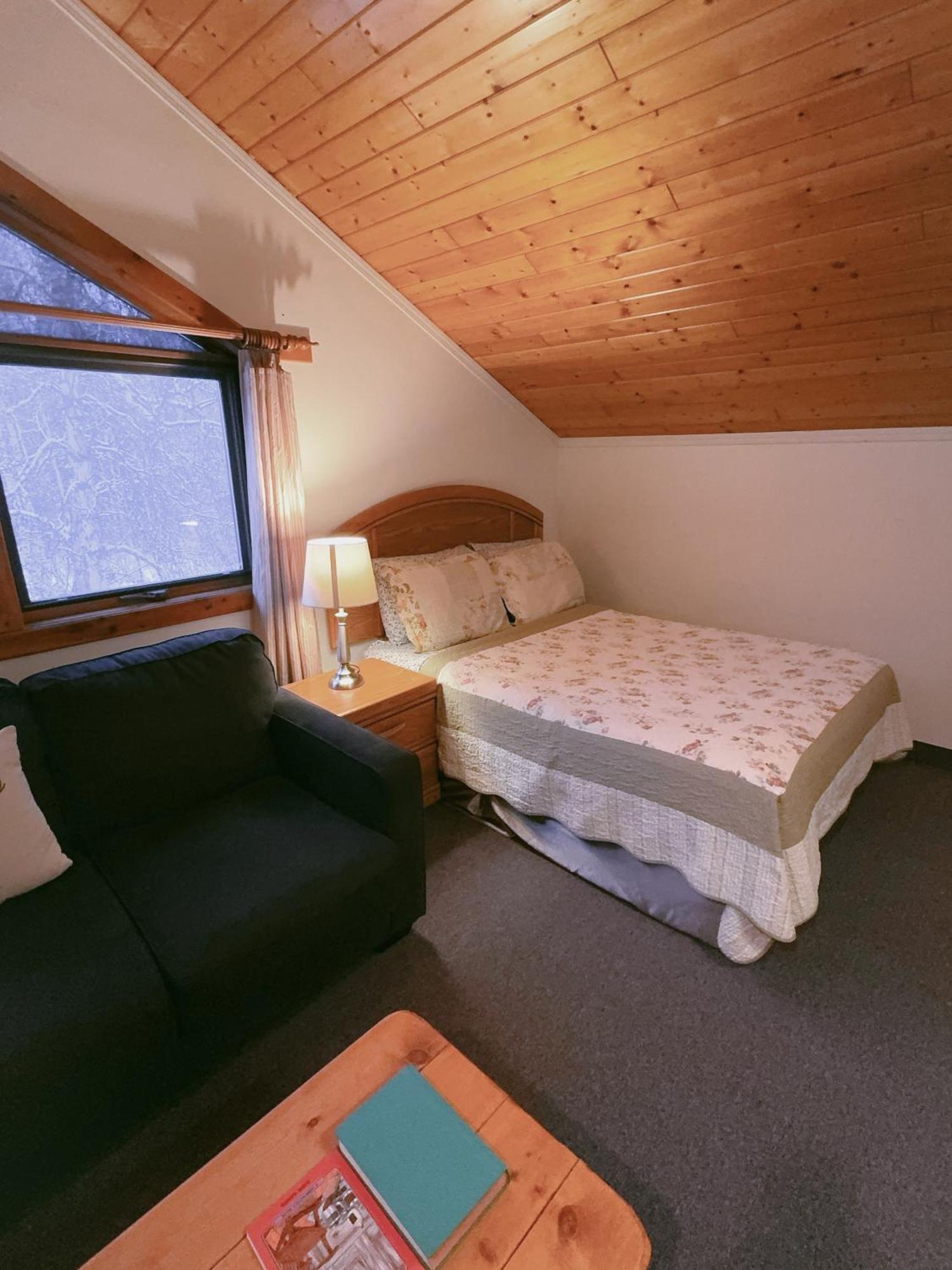 Alpine Meadows Lodge Голден Екстер'єр фото