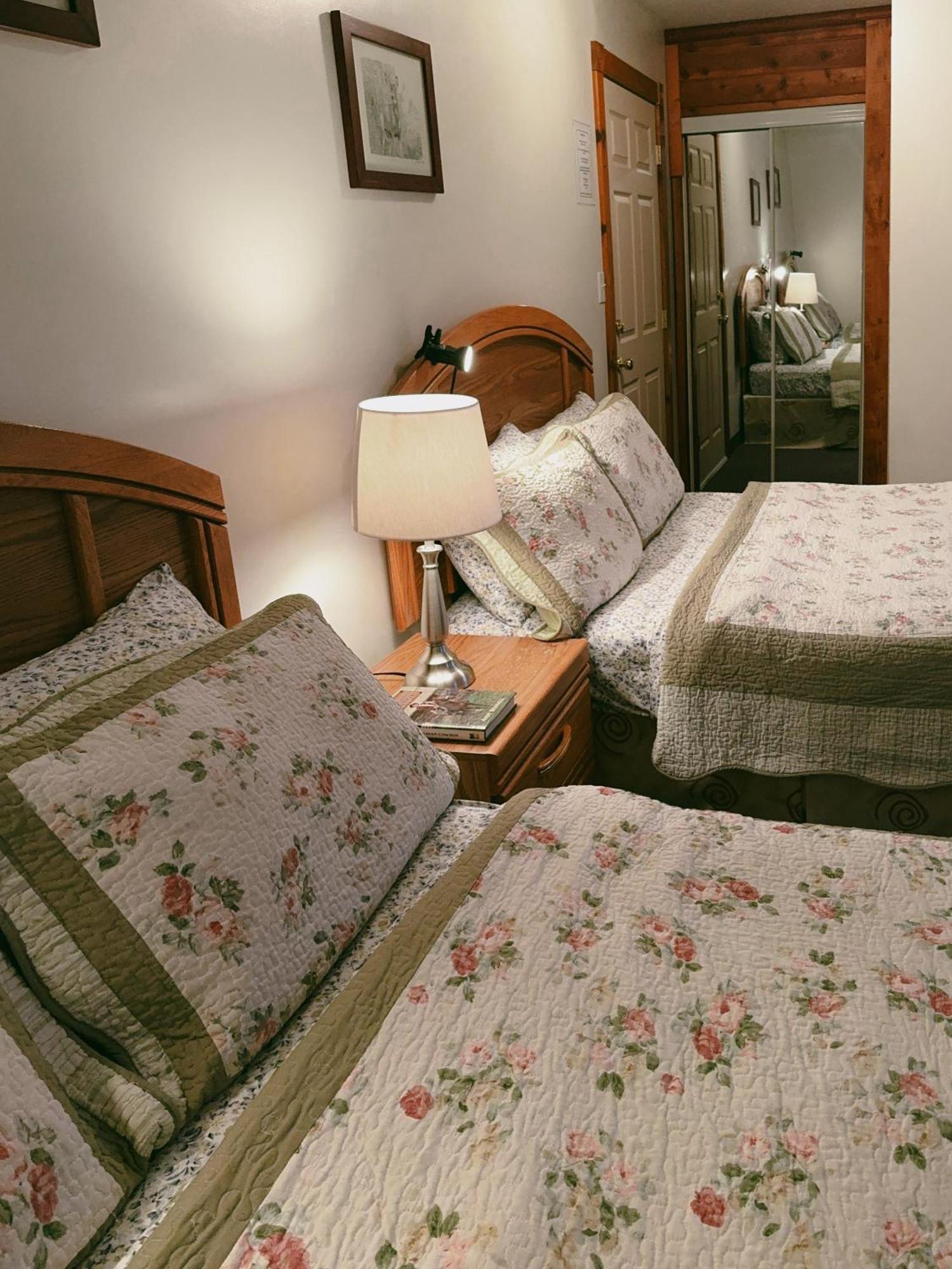 Alpine Meadows Lodge Голден Екстер'єр фото